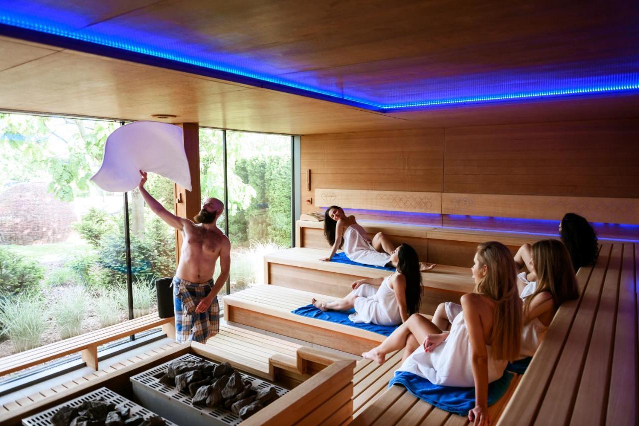 Blue Diamond Hotel Active Spa Trzebownisko Exterior photo