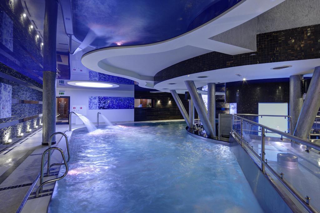 Blue Diamond Hotel Active Spa Trzebownisko Exterior photo
